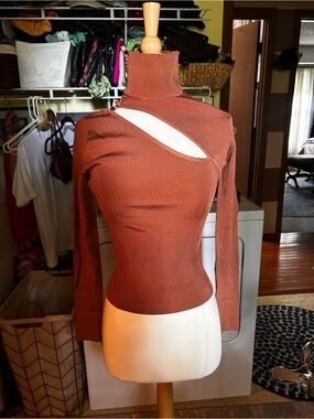 Zara Ribbed Cutout Sweater in Rust Brown